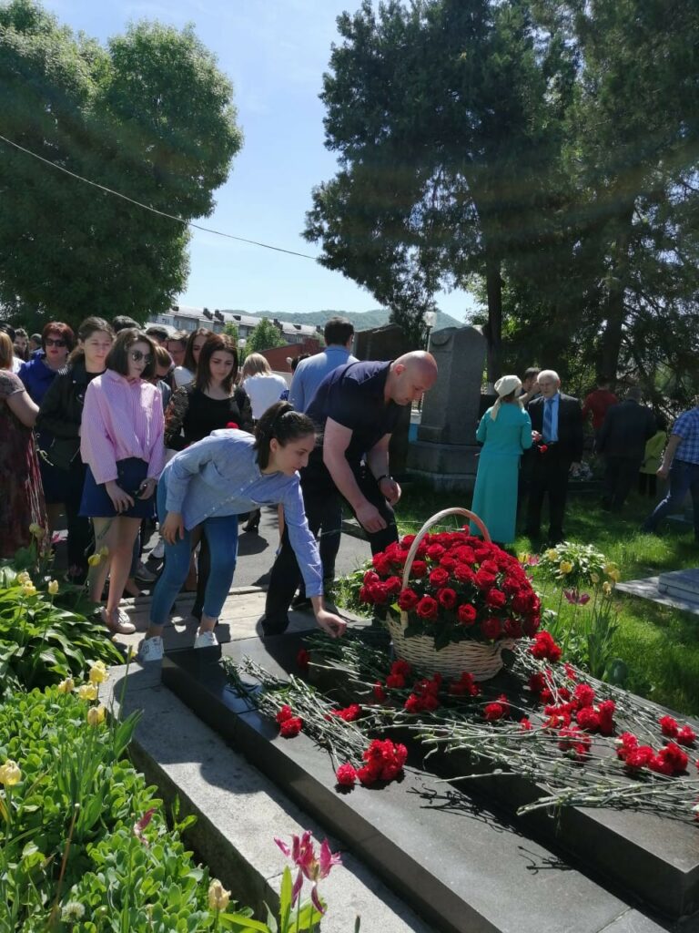 15 май — Ирон æвзаджы бæрæгбон